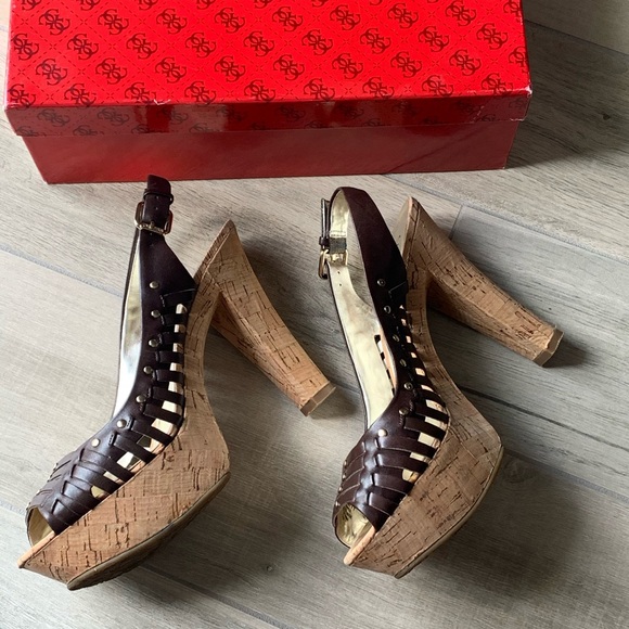 Guess GW Jarrett Cork Heels - Picture 4 of 6